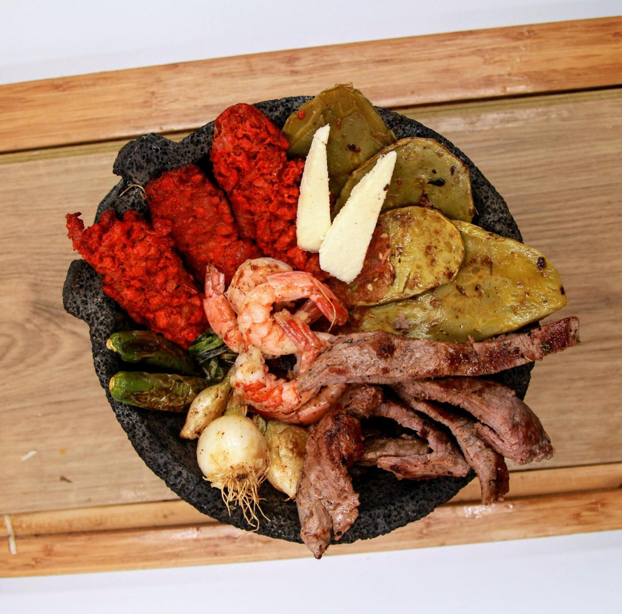 Metria Hotel Leon Ngoại thất bức ảnh A plate of assorted grilled meats